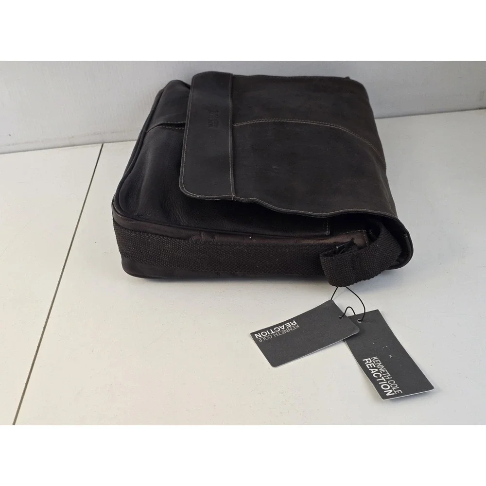 Kenneth Cole REACTION Risky Business Messenger Bag Genuine Leather NWT Vintage